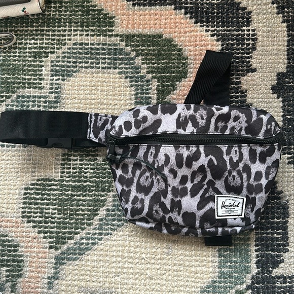 Herschel Supply Co snow leopard belt bag - Picture 1 of 6